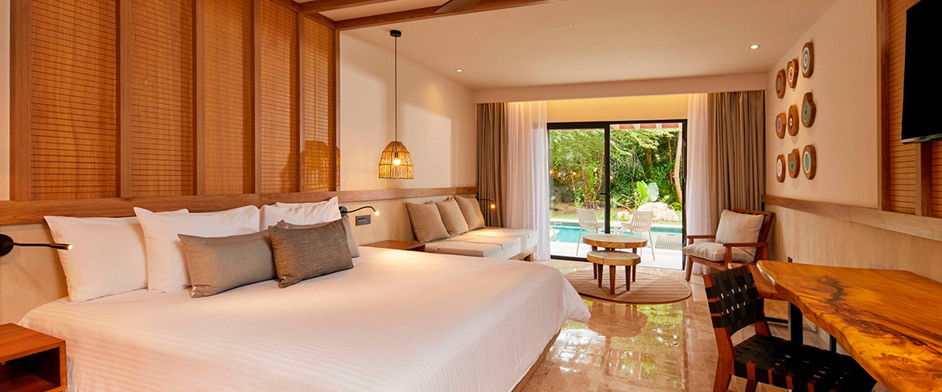 <!DOCTYPE html> <p>Descubre nuestras habitaciones superiores</p>